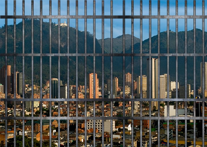 Bogotá: ciudad enrejada y enjaulada