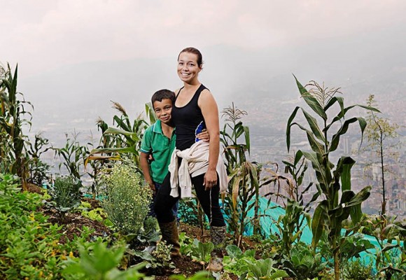 Están sembrando cosas en las calles de Medellín