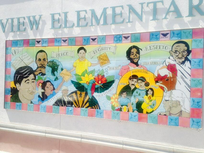 El drama de los inmigrantes que un artista colorea