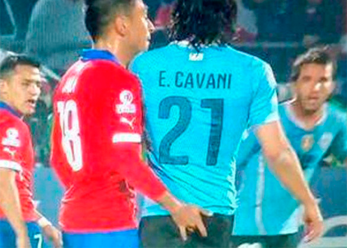 Video: el toque toque de Jara con Cavani que provocó su expulsión