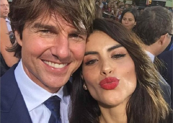 Tom Cruise tirándole los perros a Jessica Cediel