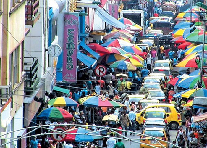 Los vendedores ambulantes corren a esconderse