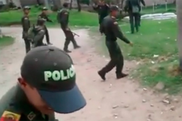 Batalla campal de policías Bachilleres en Bogotá