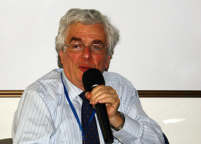 La comunidad científica enfrenta a Cárdenas por trasquilada a Colciencias