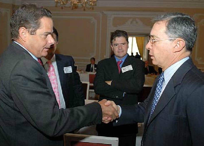 Uribe se acerca a la candidata de Kiko Gómez en La Guajira