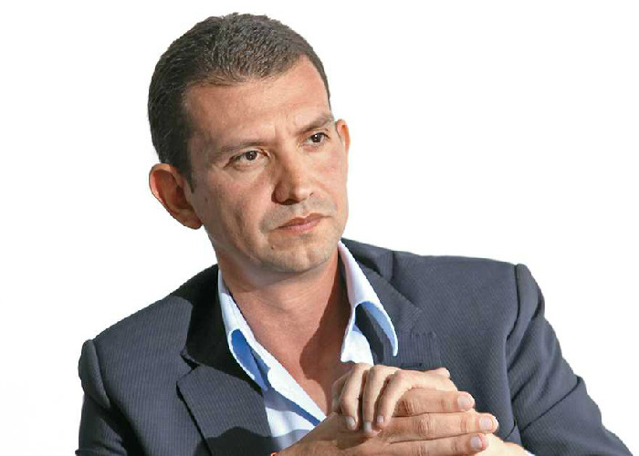 La mano de Emilio Tapia en Sucre 