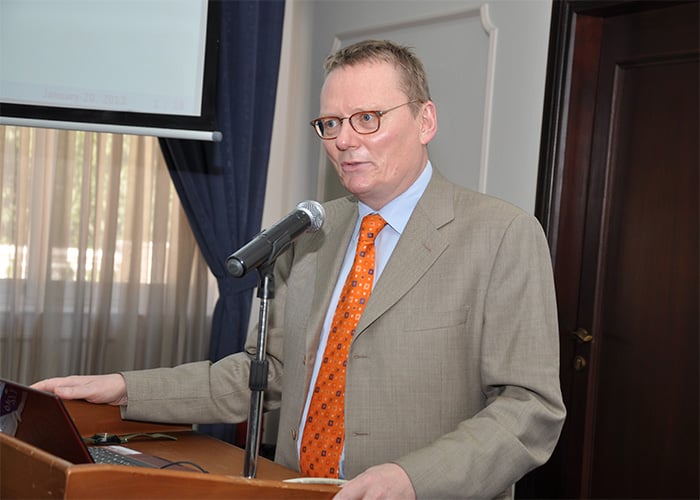 Sobre la propuesta de James A. Robinson de abandonar el campo