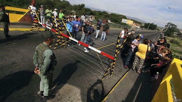 Foto: AFP. Colombia advirtió del impacto del cierre de la frontera para las personas que viven y transitan en la zona legalmente, además de los daños económicos para ambos países.