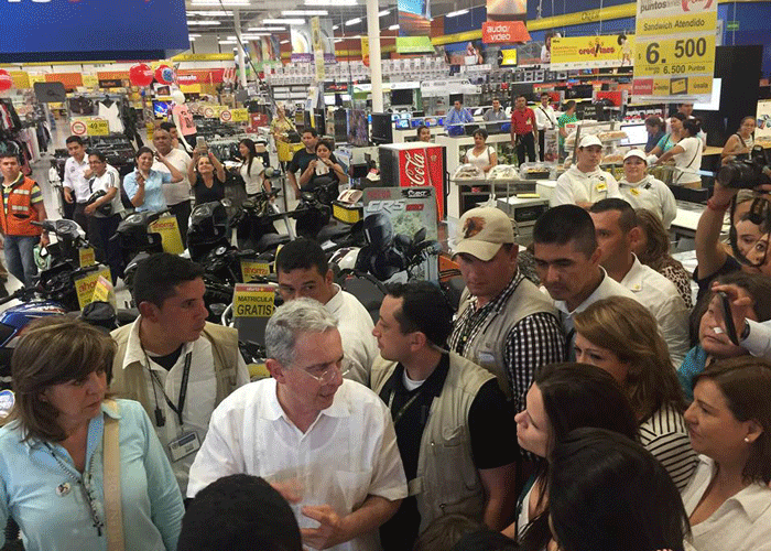 Álvaro Uribe compró mercados para deportados en Cúcuta