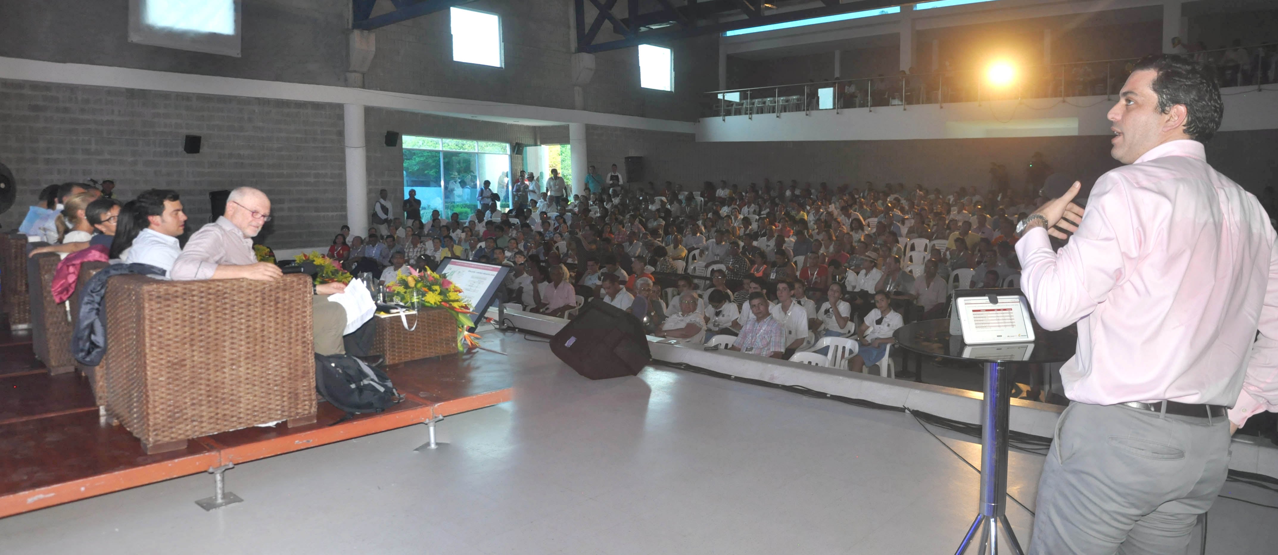  - El fin de Natalia Springer en La FM con Vicky Dávila