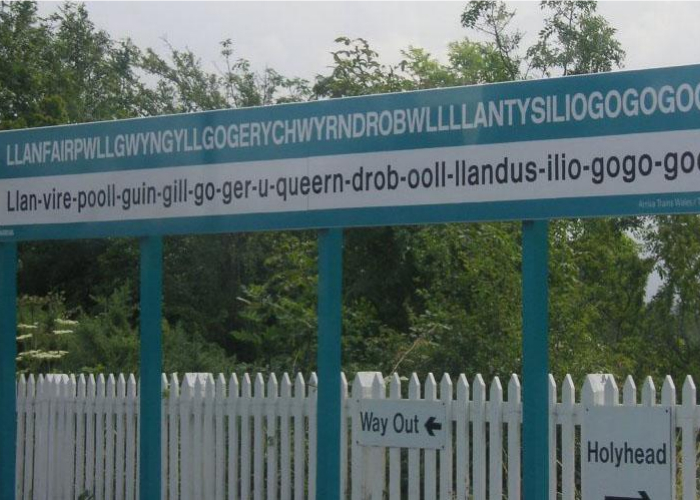 Canción para pronunciar Llanfairpwllgwyngyllgogerychwyrndrobwllllantysiliogogogoch