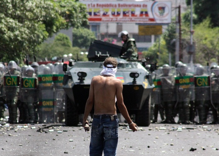 Desde las dos orillas