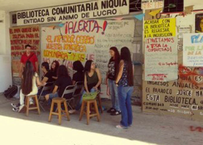 El cura que cierra bibliotecas en Guayabal