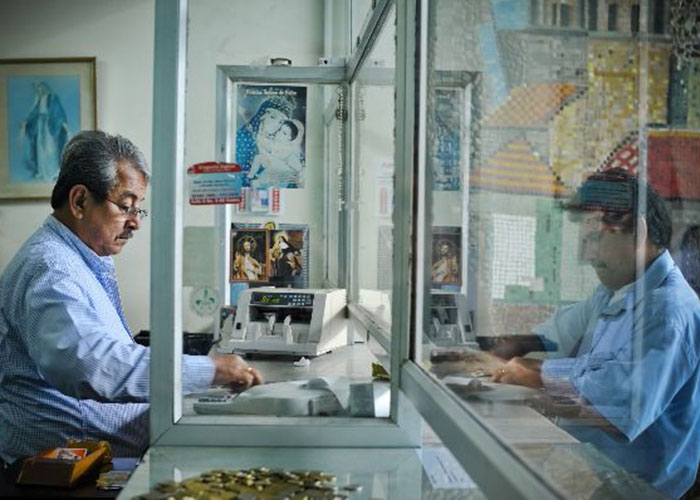 La mano invisible de la devaluación colombiana