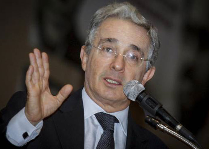 Uribe: delirante y mesiánico