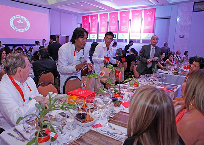La cena de gala donde empresarios y campesinos se sientan juntos a manteles
