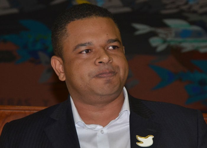 Todos contra Yahir Acuña en Sucre