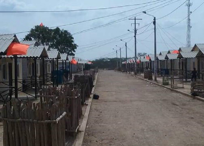 “¡Viene el agua de los de naranja, sáquenos la bandera porque si no nos dan!”