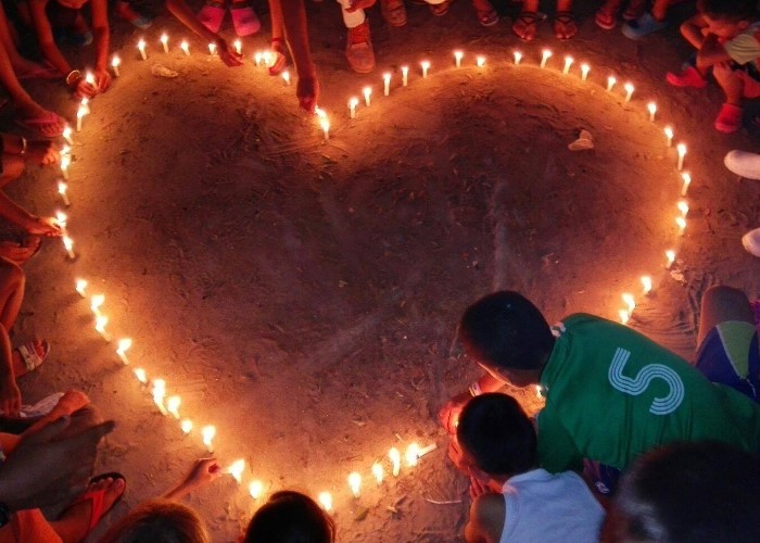 En memoria a las víctimas de Sucre