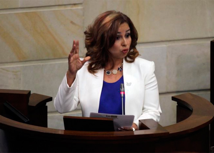 En video: el oso de la congresista Nidia Marcela Osorio