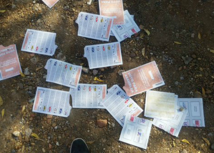 En Plato, Magdalena, destruyen tarjetones