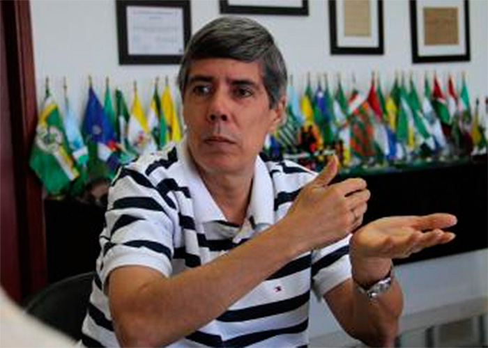 El gobernador Alán Jara no piensa irse: quiere poder contratar hasta 2016