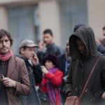  - Imágenes de la gente conmovida en los lugares del horror en Paris