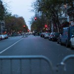  - Imágenes de la gente conmovida en los lugares del horror en Paris