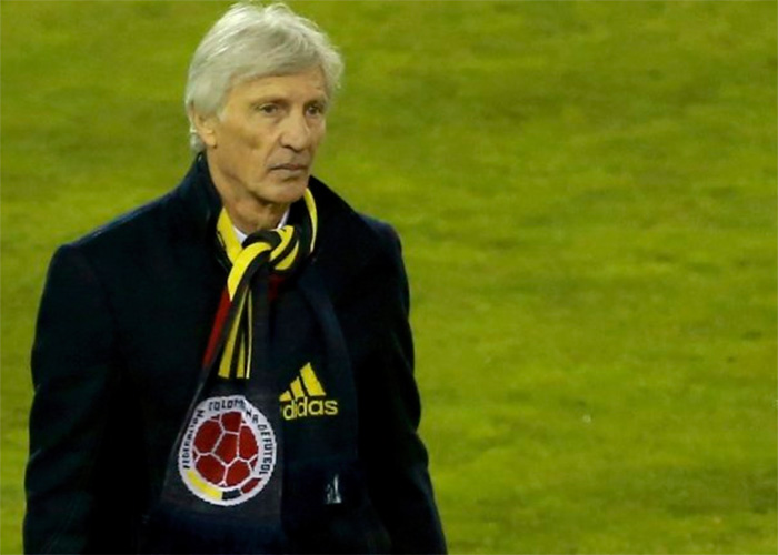 José Néstor Pékerman está solo