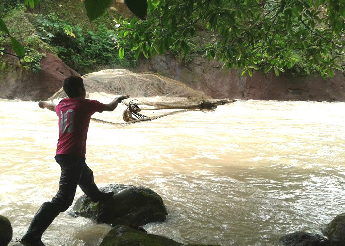 120 familias frenaron la represa del río Mocoa