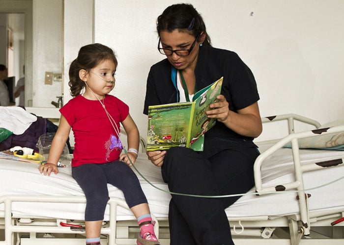 Enseñar a niños hospitalizados, el reto de 70 profesores en Bogotá