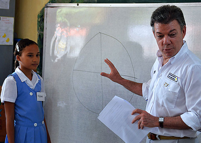 Los maestros que se oponen a 'Colombia, la más educada'
