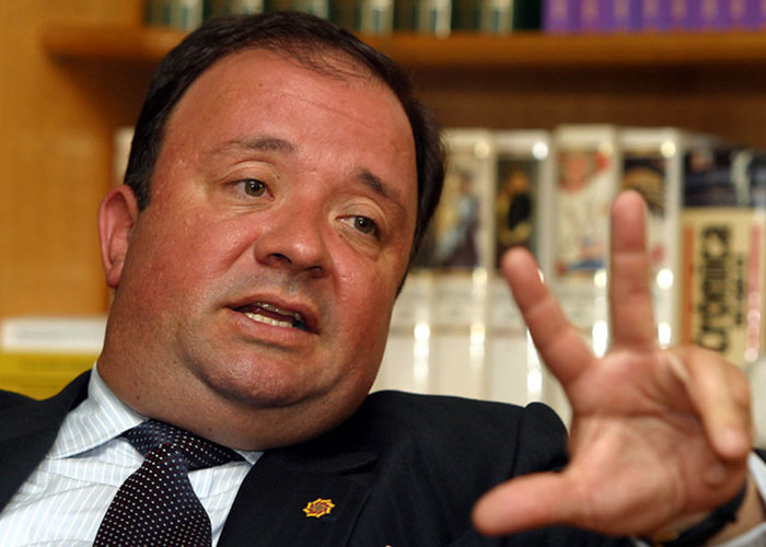 Luis Carlos Villegas, a poner la cara por los oficiales investigados que buscan llegar a mayores y generales