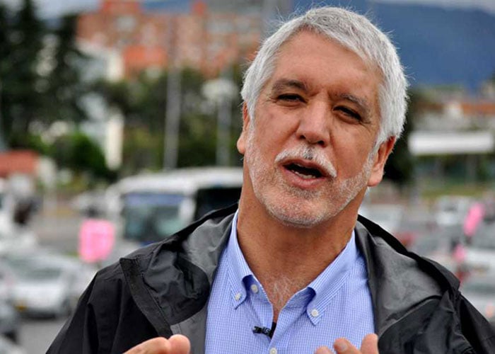 ¡Qué sorpresa! Peñalosa le da una puñalada al metro