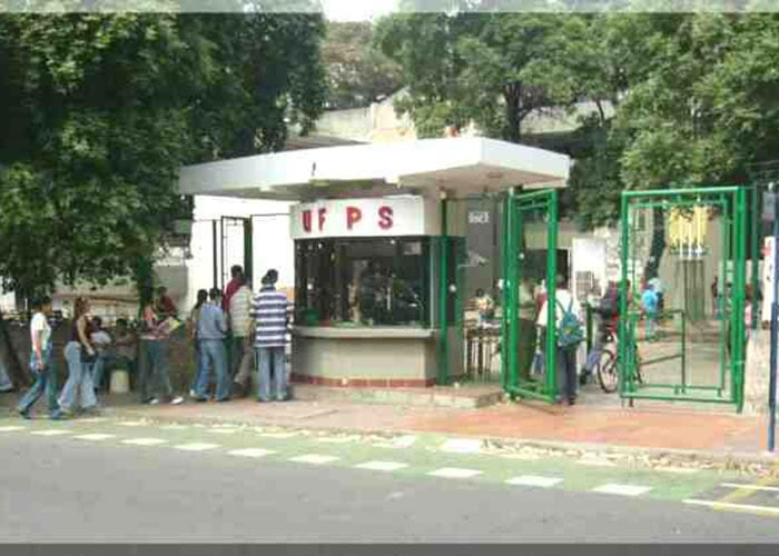 Las universidades en Cúcuta son supermercados de títulos