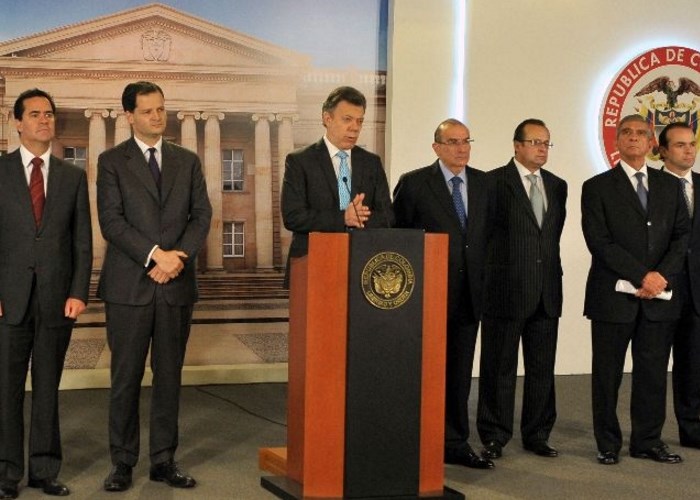 Santos y la bandera de la paz