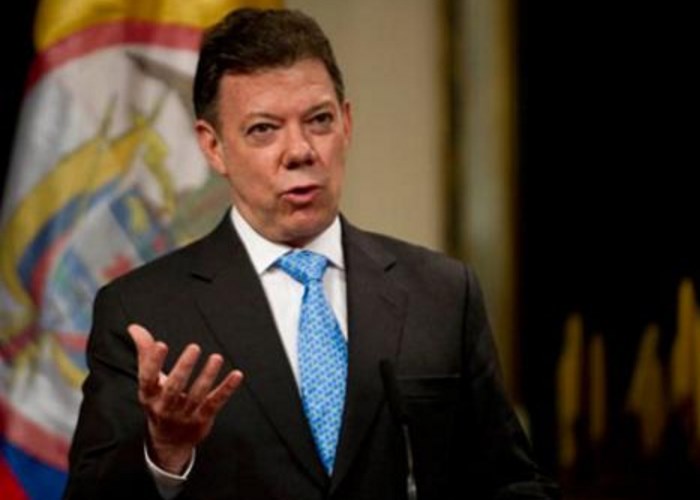 'Santos: déjenos algo a los colombianos'
