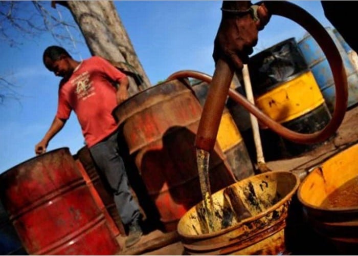 Cuestecitas: el pueblo que se alimenta con gasolina de contrabando