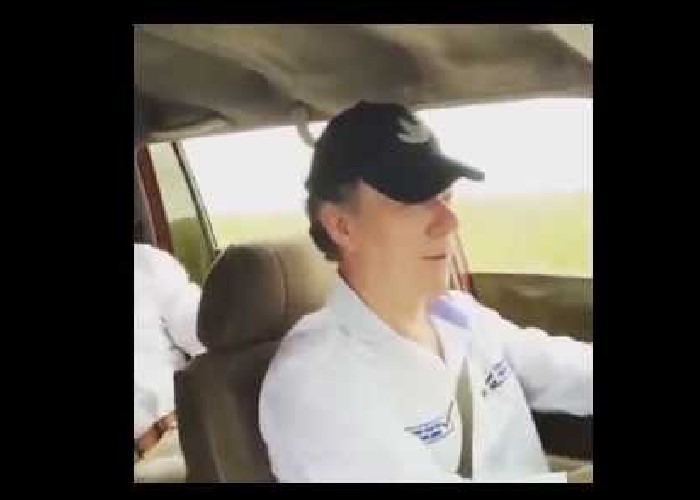 Santos llegó a La Hormiga conduciendo su carro