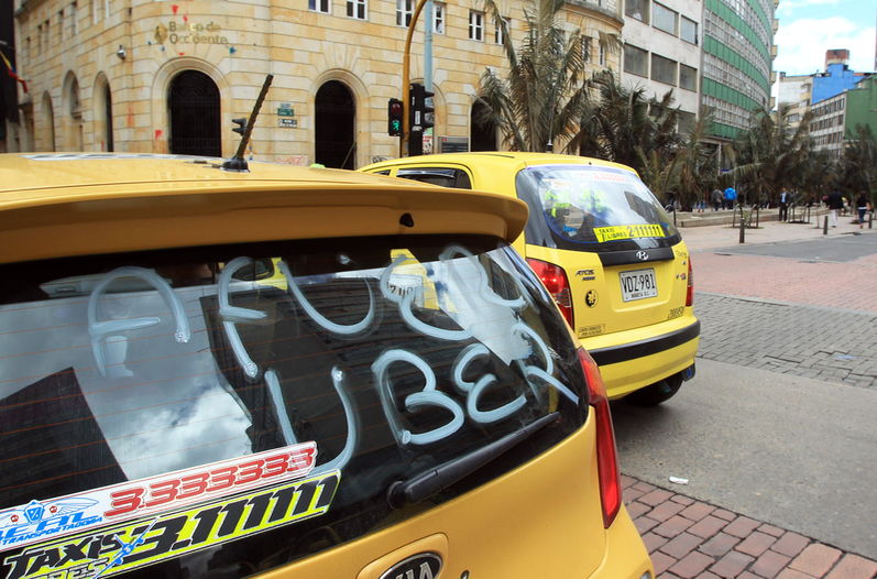 Taxistas en Bogotá decretan paro para este lunes 3 mayo