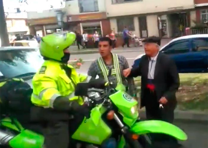En video: ¿Falso policía cobrando sobornos?