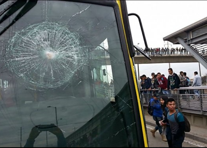 Vándalos destruyen 4 buses de Transmilenio en Soacha