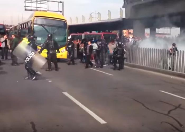 Así fue el caos que se vivió en Transmilenio entre usuarios y el ESMAD