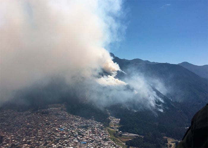 Fotos: arden los cerros de Bogotá