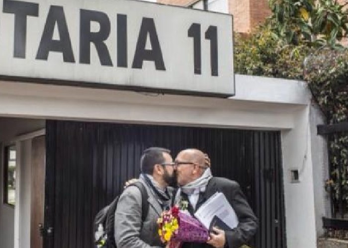 Escándalo en la policía frena el debate sobre matrimonio gay en la Corte