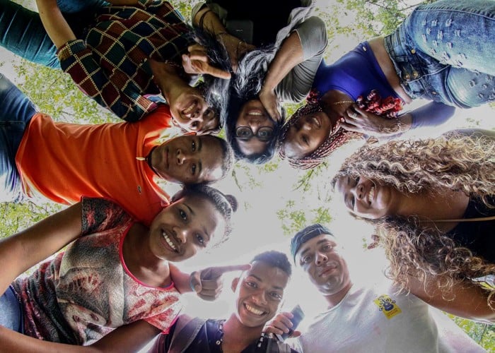 Los jóvenes están resucitando al país