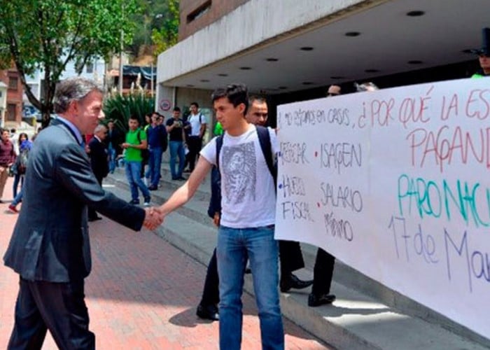 Santos y una nueva pifia con los estudiantes colombianos