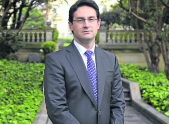 El zar anticorrupción entró duro en la pelea Santos – Uribe