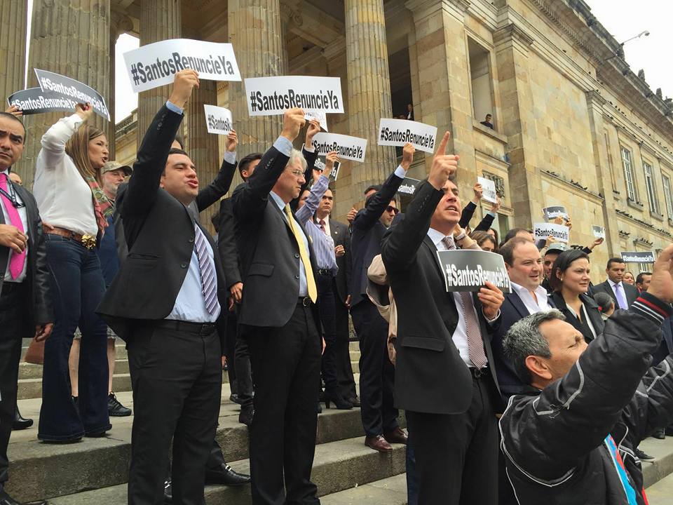 Furia uribista contra Santos llega al Palacio de Nariño