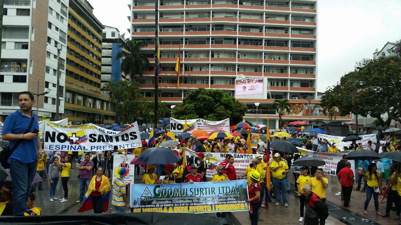 Uribistas y Santistas, unidos por la ignorancia